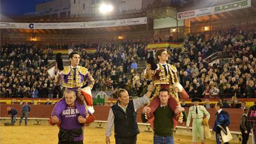 El Juli y Talavante, a hombros en Castellón