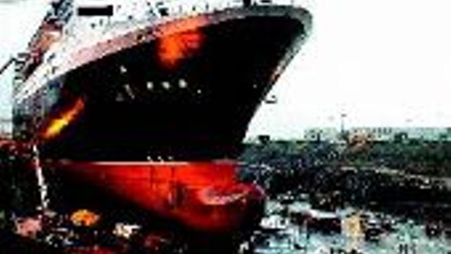 Trece muertos en el mayor crucero del mundo al desplomarse una pasarela