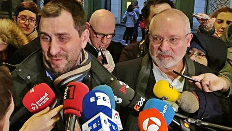 Toni Comín i Lluís Puig en sortir de la Fiscalia de Brussel·les