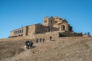 Así viven los excursionistas y los dueños los últimos días del restaurante de la Mola