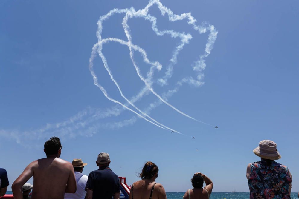 Más de 200.000 personas han podido disfrutar este domingo de manera presencial de la cuarta edición del Festival Aéreo de Torre del Mar, conocido popularmente como Air Show