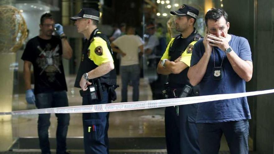 Un herido de bala y otro con cortes tras ser tiroteados en la Rambla de Barcelona