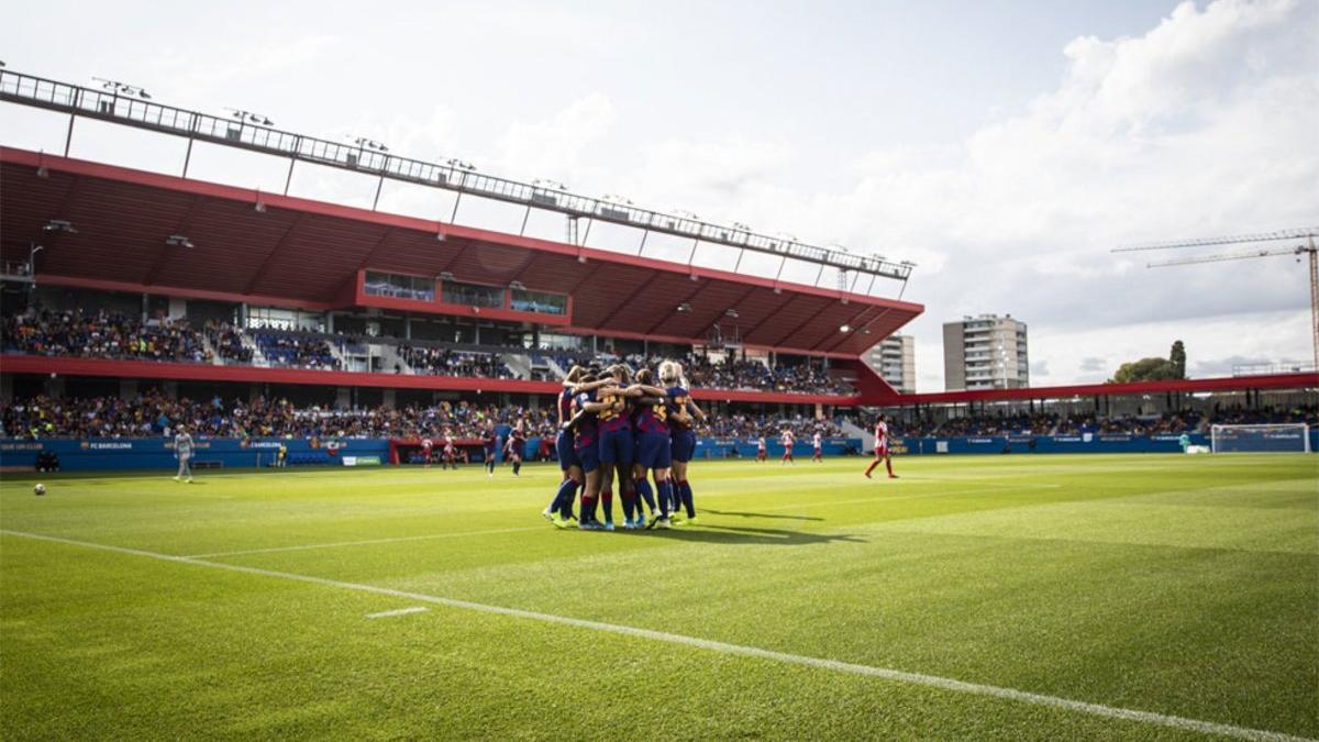 La afición arropa a las jugadoras en el Estadi Johan Cruyff