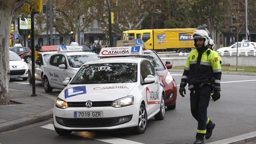 Examinadores tráfico acaban la semana de huelga con un 90% de seguimiento en Aragón