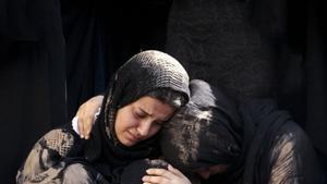 Atrapats "entre un Govern del terror i els bombardejos"