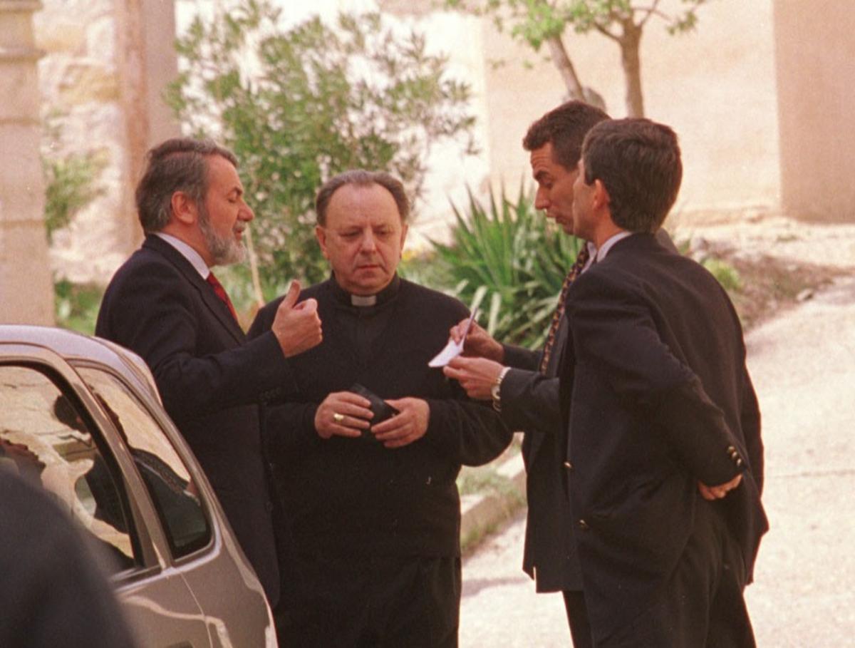 1 de abril de 1999: Jaime Mayor Oreja, ministro de Interior, junto a Uriarte para ver las procesiones de la Semana Santa de Zamora.