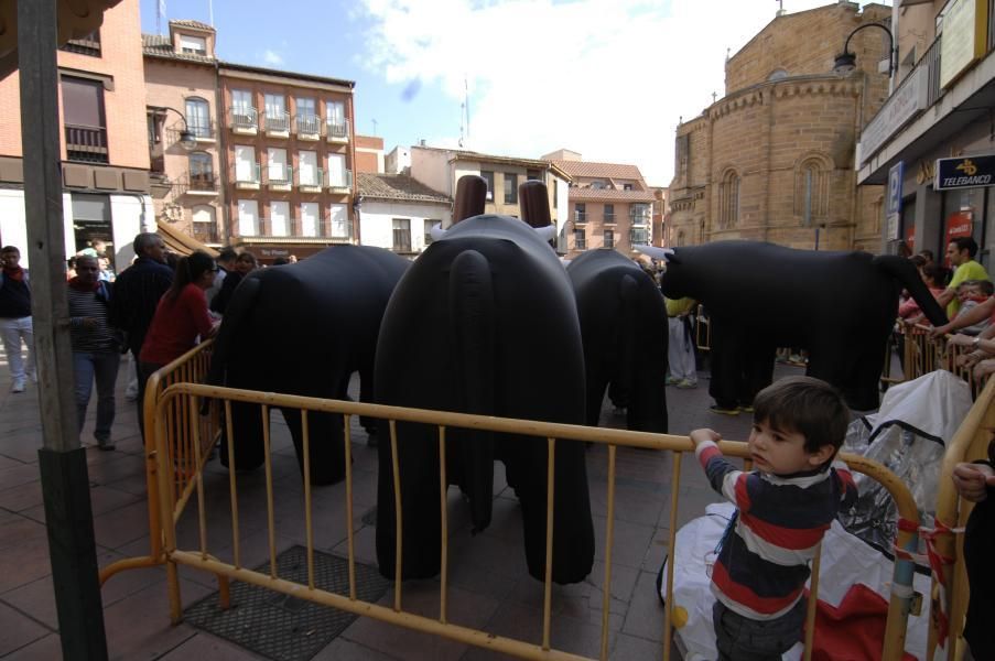 Los toros hinchables llenaron las calles