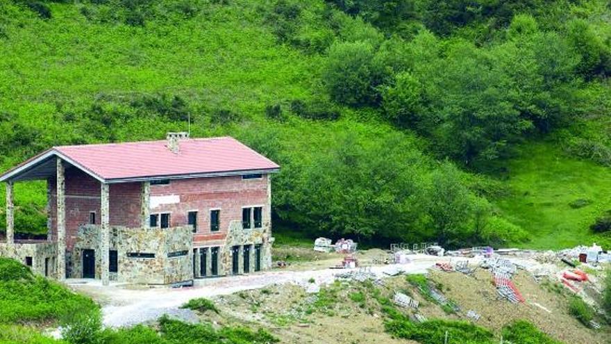 Obra del futuro hotel del Angliru, que contó con fondos «Proder».