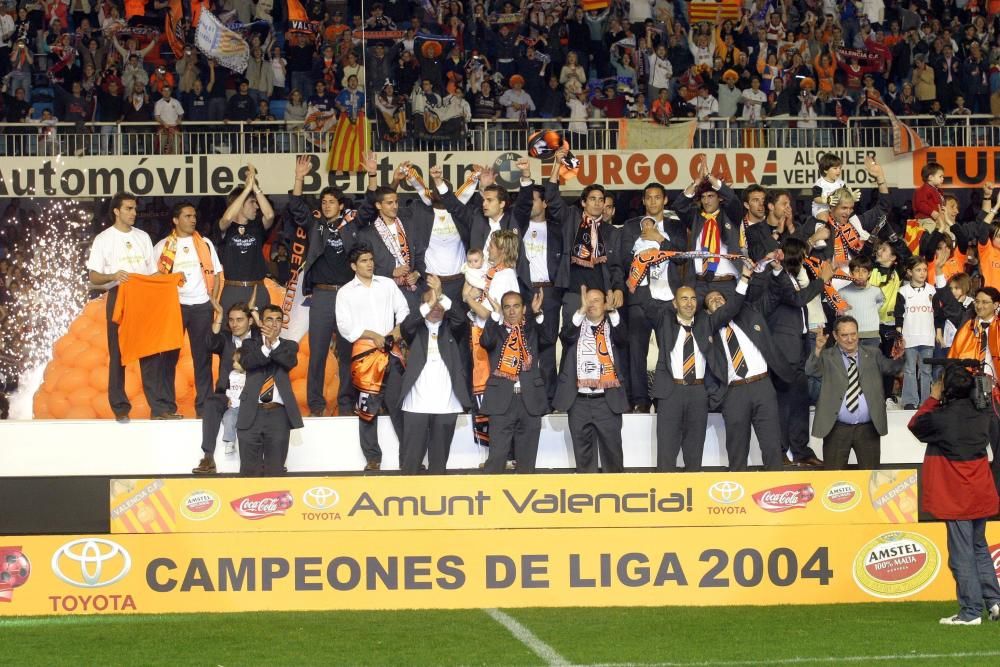 Las Inolvidables Imagenes Del Valencia Campeon De La Liga 03 04 Superdeporte