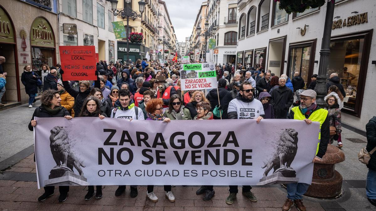 Manifestación 'Zaragoza no se vende' contra la gestión del ayuntamiento, celebrada el 23 de marzo.
