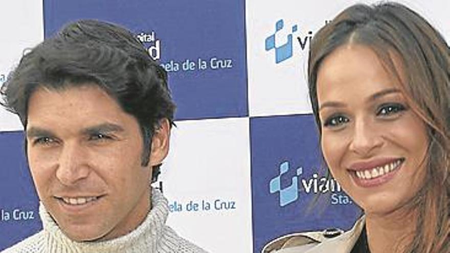 Eva González y Cayetano Rivera presentan a su hijo