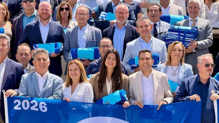 Gandia reúne a las delegaciones de las siete playas y dos puertos deportivos con Bandera Azul desde hace 40 años