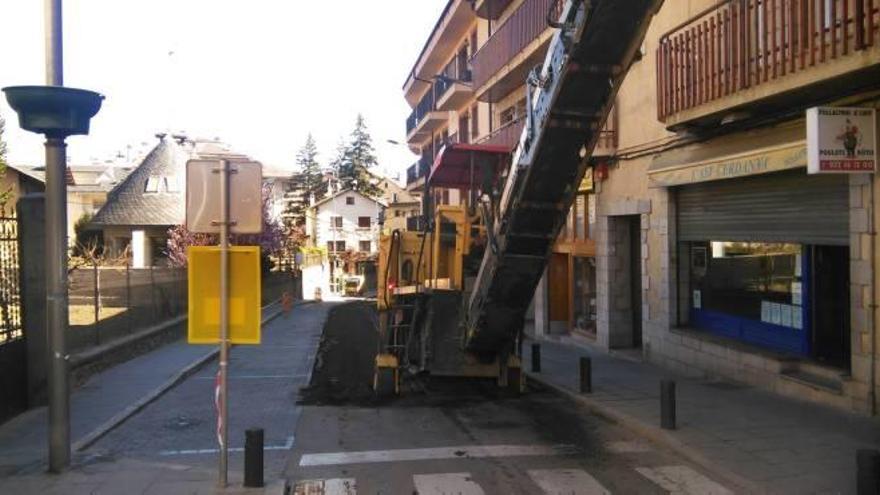 Les obres de reurbanització al carrer Higini de Rivera, del centre de Puigcerdà, en la campanya de l&#039;any passat