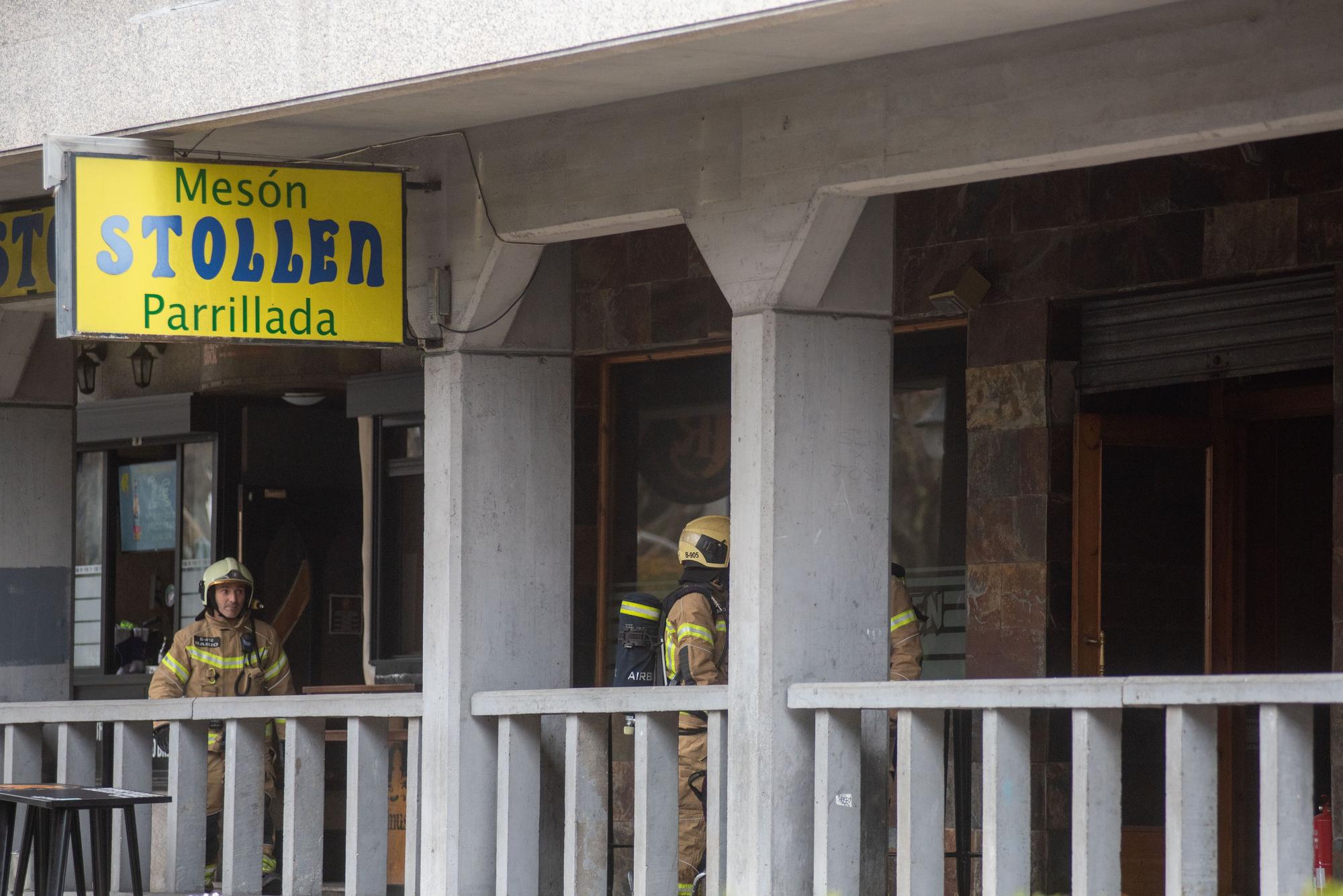 Los Bomberos sofocan un fuego en la parrillada Stollen de Riazor