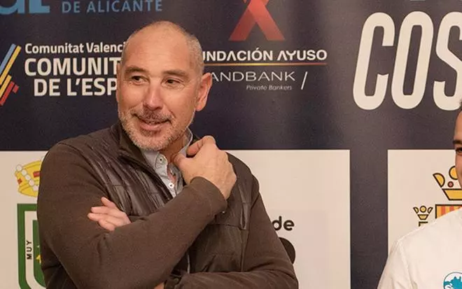 El concejal de Altea detenido por supuestos malos tratos a su pareja sale del juzgado de Dénia