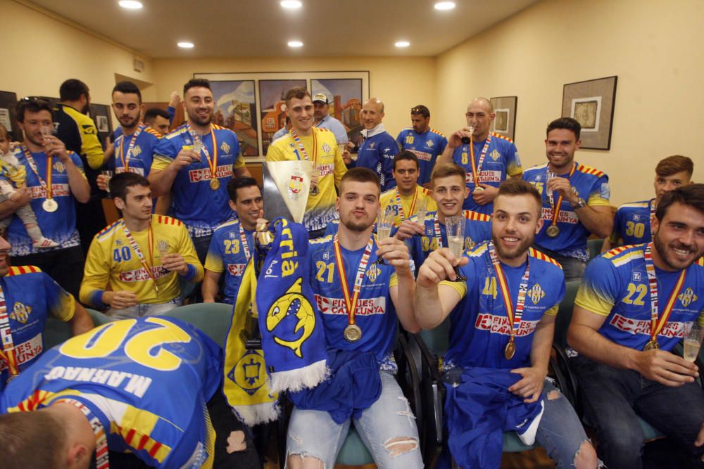 Celebració de l''ascens del Sarrià a la divisió de plata d''handbol