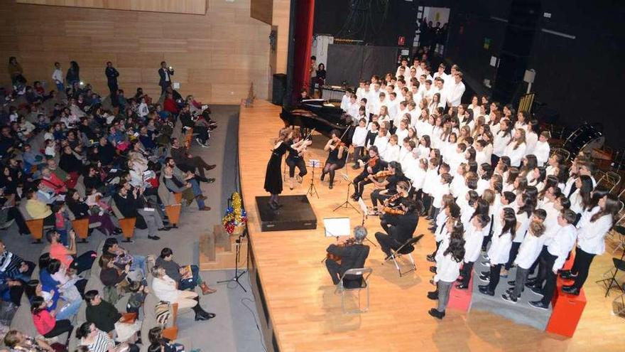 Un momento de la actuación de los estudiantes de música cangueses. // Gonzalo Núñez