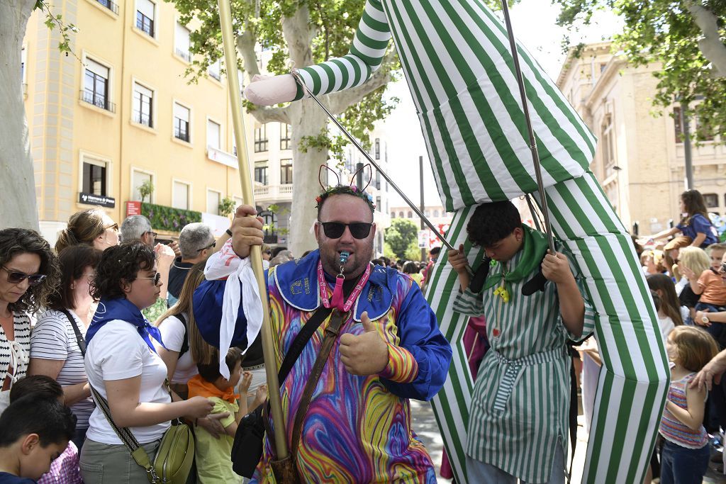 Todas las imágenes del pasacalles sardinero y del desfile de Doña Sardina en Murcia