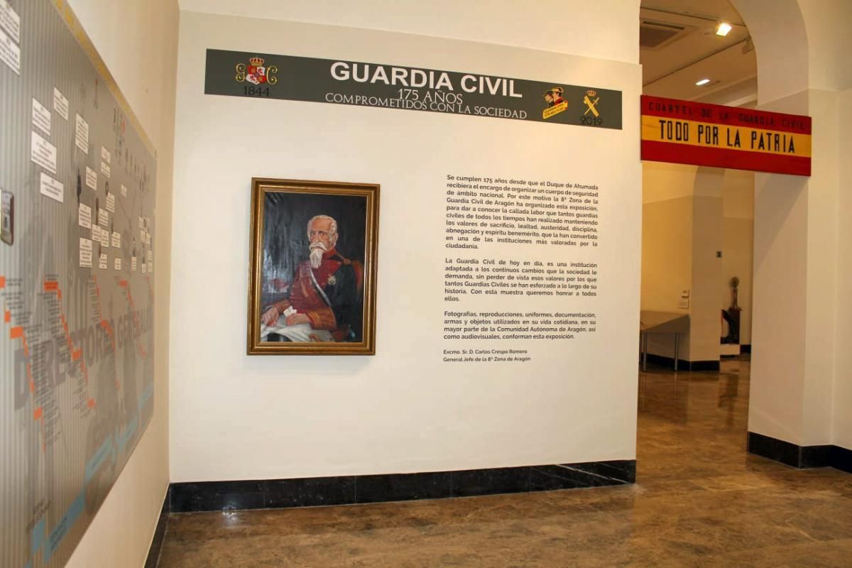 Exposición pasado y presente de la Guardia Civil