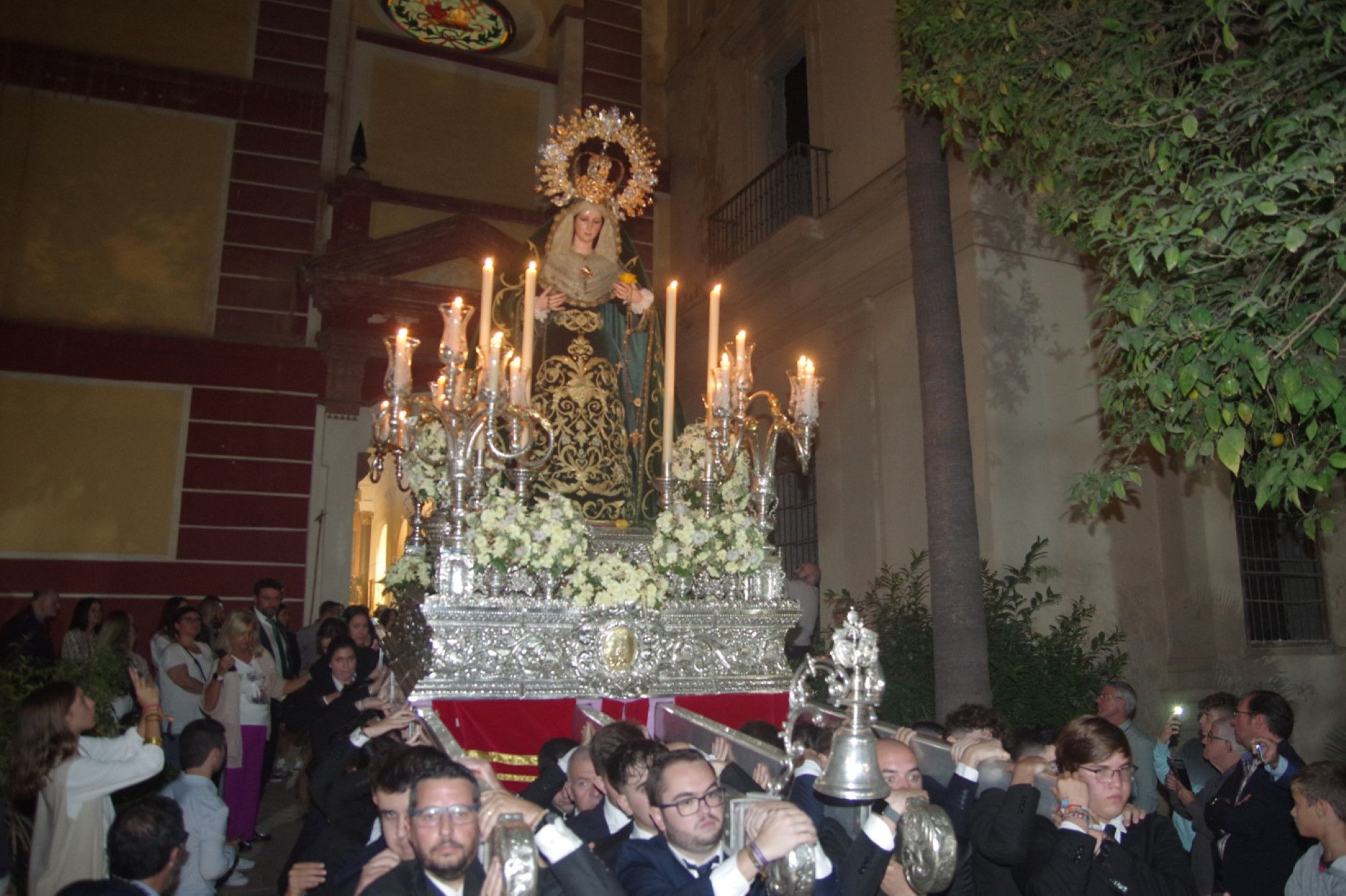 Traslado de la Virgen del Amparo previo a su extraordinaria