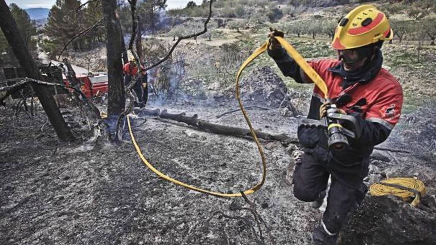 El Consell prohíbe mes y medio antes las quemas por el alto riesgo de incendios