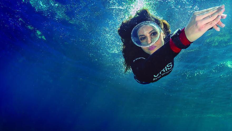 Ariadne Artiles este viernes durante su inmersión en las aguas del Hierro.