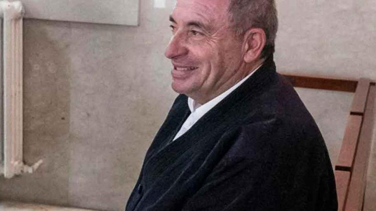 Pere Barceló sonríe durante el primer juicio en la Audiencia.