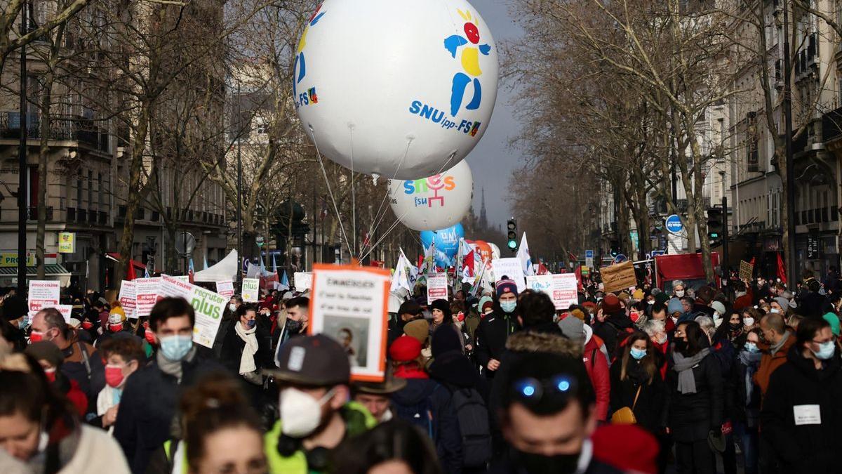 Manifestación de profesores hoy en París contra las condiciones sanitarias en las escuelas del país.