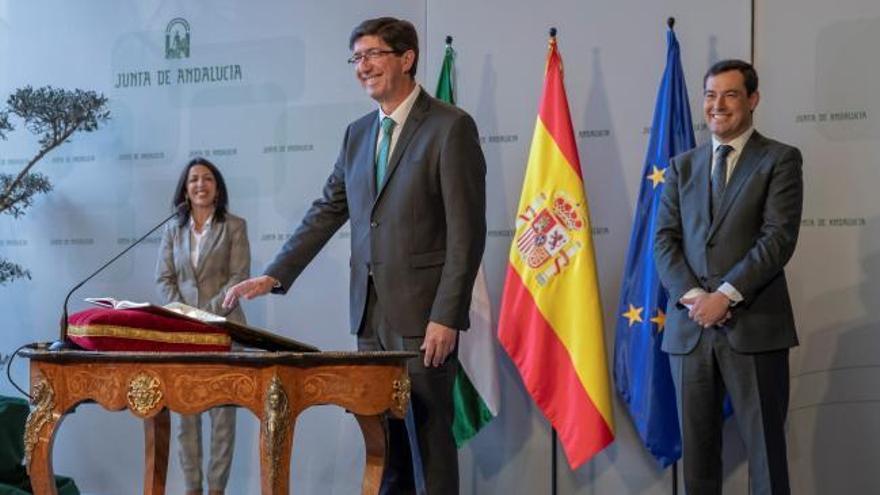 Los nuevos consejeros andaluces juran sus cargos