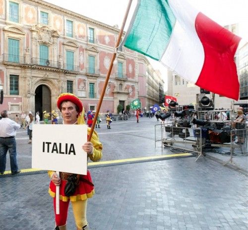 El Festival Internacional de Folclore arranca con un desfile