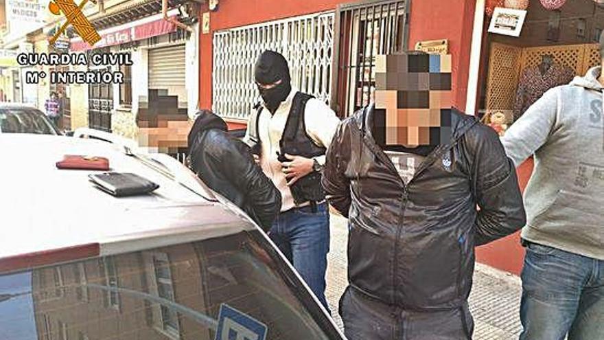Dos de los detenidos en la Operación Relato llevada a cabo por la Guardia Civil de Ávila.