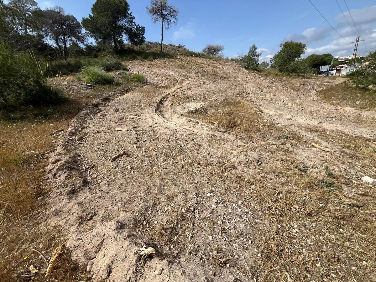 Desbroce en el parque El Recorral de Rojales