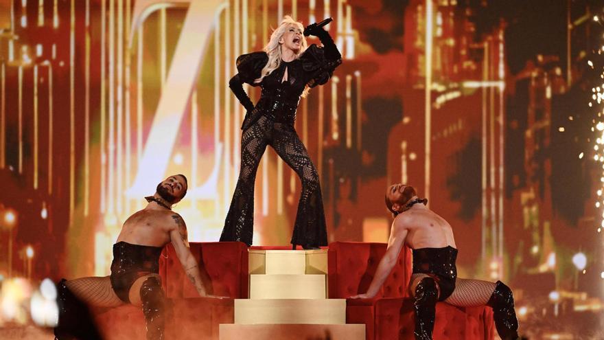 María Bas actuando en la final de Eurovisión el 11 de mayo de 2024.