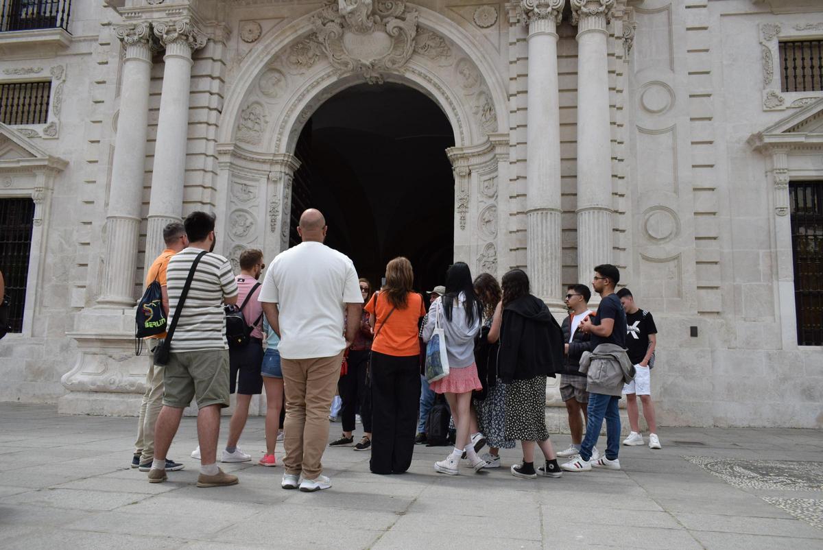 Turistas en el Rectorado