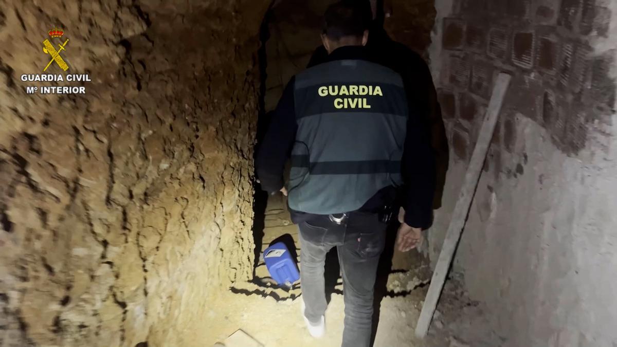 El búnquer que excavaron a 30 metros de profundidad para escapar de la policía.