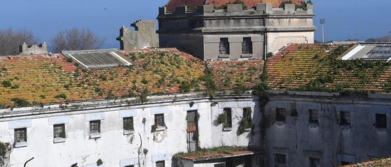 Vista de los tejados de la antigua prisión provincial. |   // CARLOS PARDELLAS