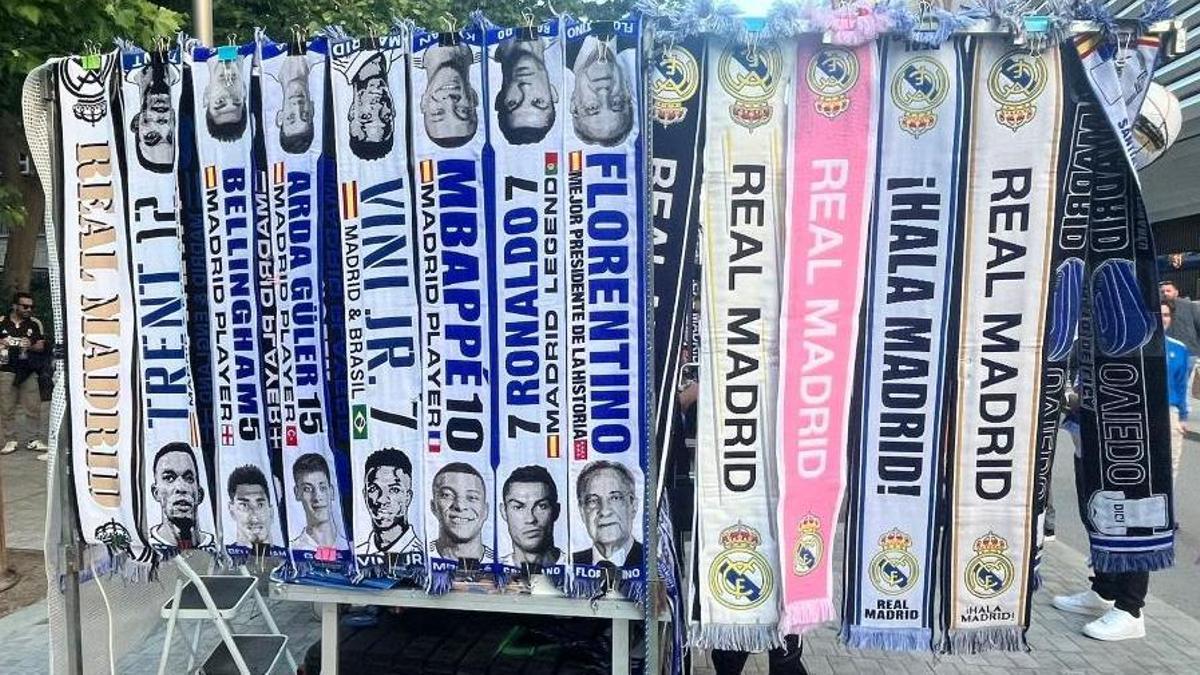 Pitidos a Mbappé en el Bernabéu nada más salir a calentar