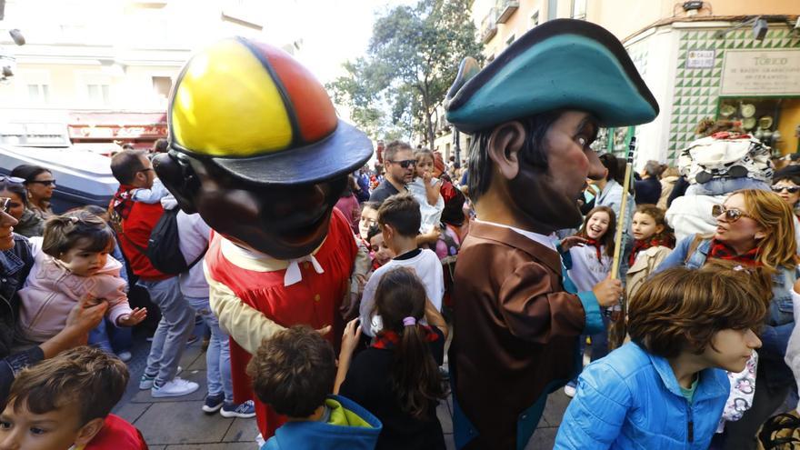 La comparsa municipal de cabezudos, ante la polémica por los Pilares: "Ha sido una sorpresa, pero no habrá problema en llegar a un acuerdo"