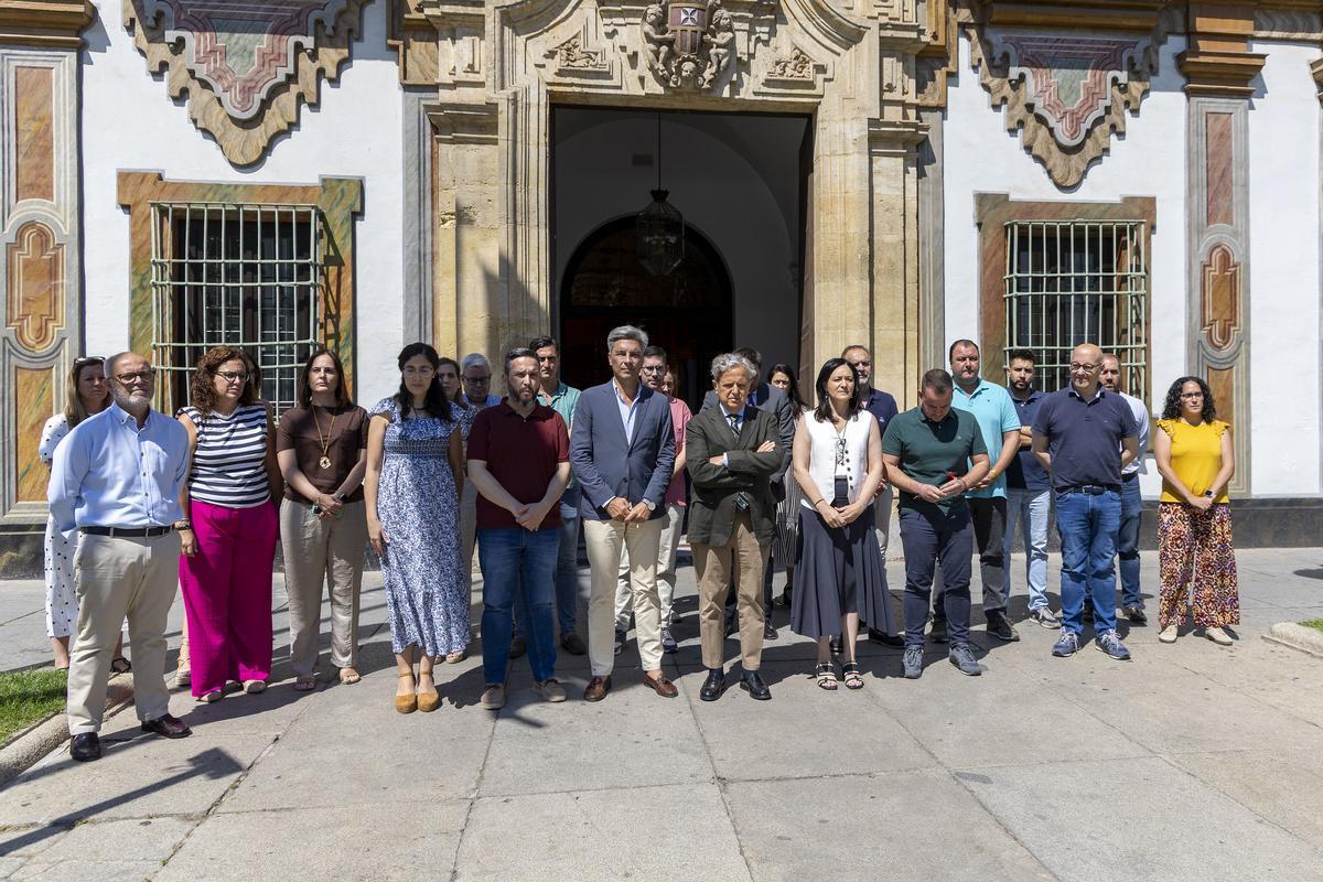 Minuto de silencio en la Diputación.