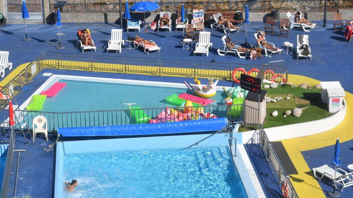 Expectación ante el Club del Mar de San Amaro por el nuevo rodaje de Vaca Films