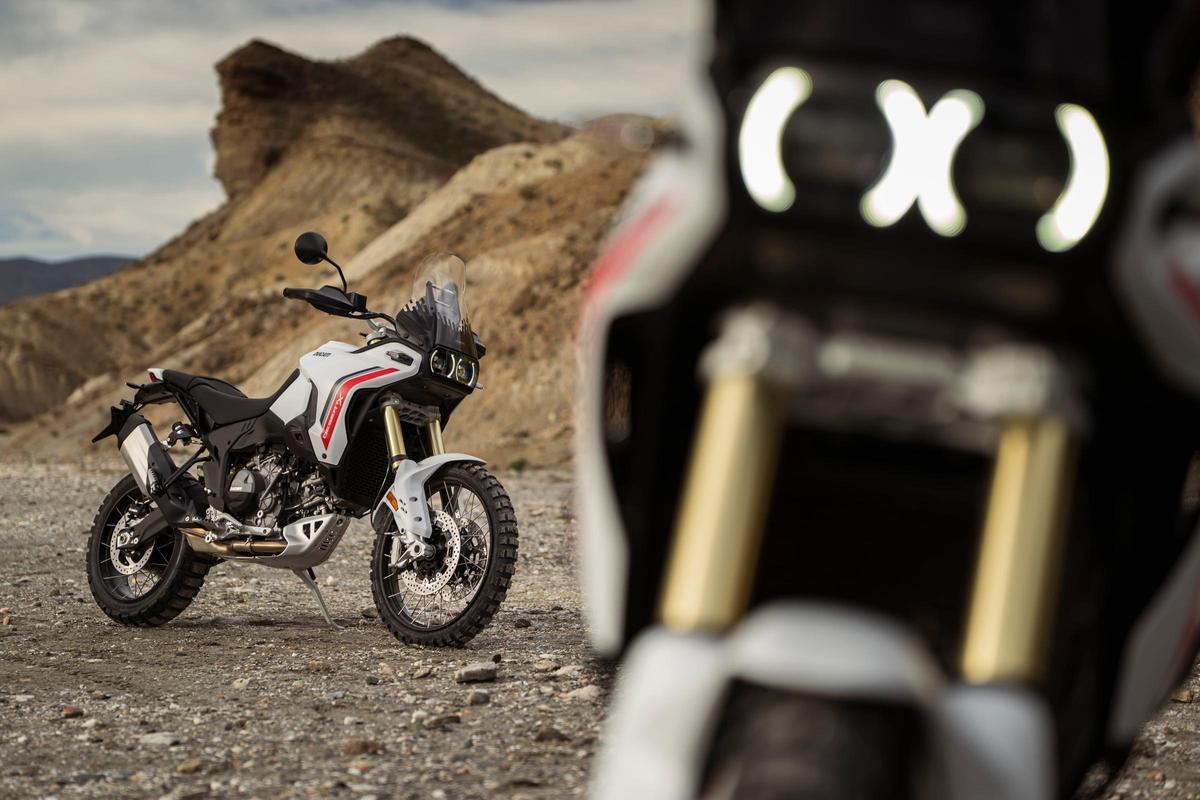 Ducati renueva la DesertX y eleva su capacidad off-road con más potencia y tecnología