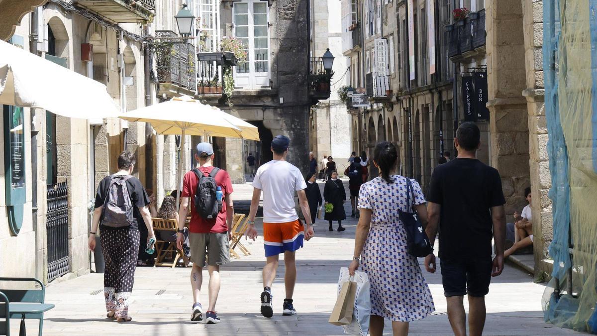Ambiente en las calles del casco histórico de Santiago este lunes