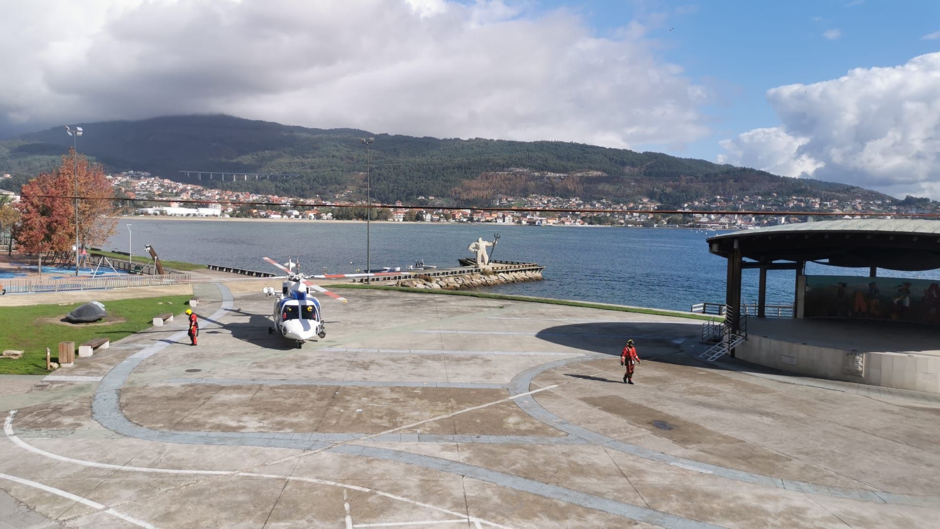 Escenas del simulacro de rescate frente a Moaña.