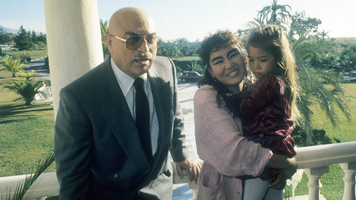 La niña secuestrada Melodie Nakachian y sus padres, en 1987.