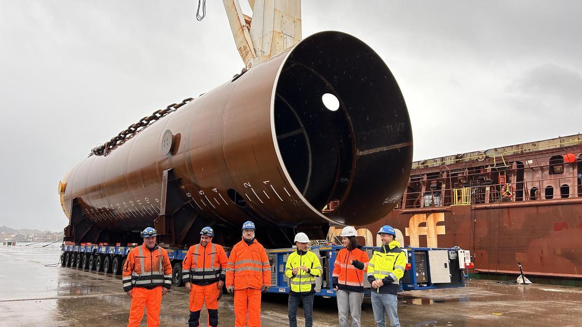 Un momento de la operativa en los muelles avilesinos