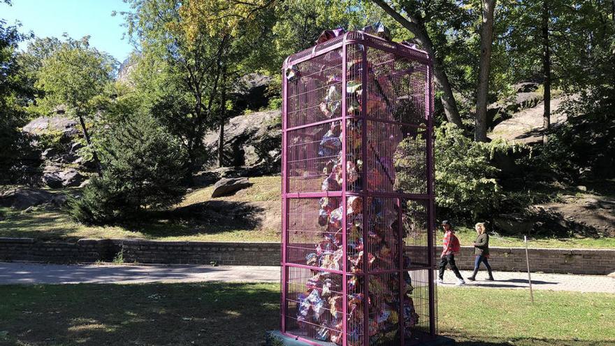 La jaula que ha instalado José Carlos Casado en un popular parque de Harlem.