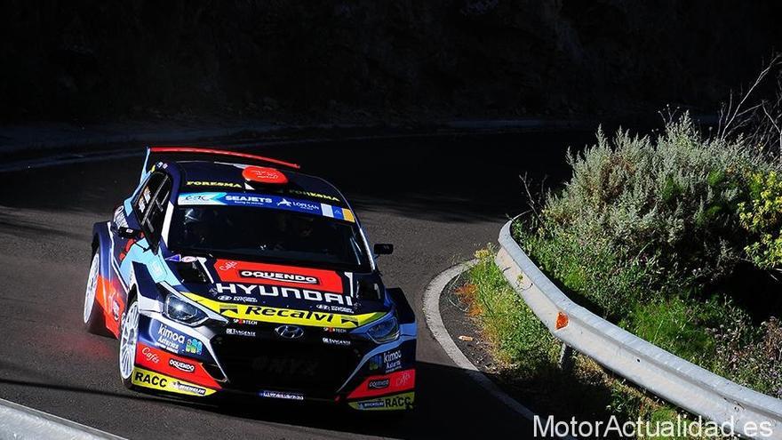 Suárez &quot;Cohete&quot; (i20 R5),en el Rally Islas Canarias