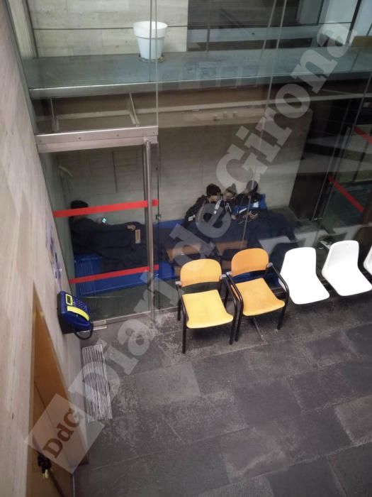 Quatre menors immigrants passen la nit a la comissaria de Vista Alegre de Girona