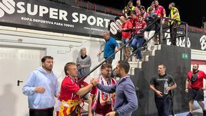 Dani Vidal saluda a los seguidores que fueron a Ceuta