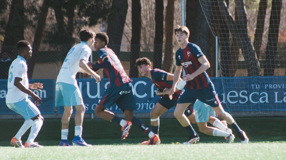 Zéno Stassin, durante el derbi aragonés de División de Honor Juvenil.